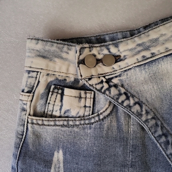 NWOT MacyMccoy (Australia) Wrap Style Assymetrical Denim Mini Skirt - Picture 2 of 12